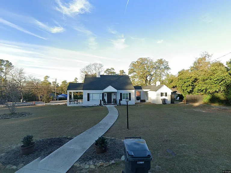 2633 Oakland Ave — Photo 1