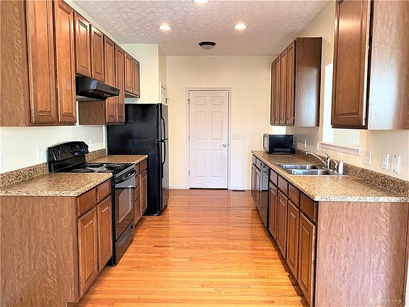 3rd image of 720 Chapelgate Dr