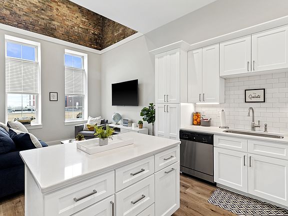 3rd image of 302 Main St Suite A