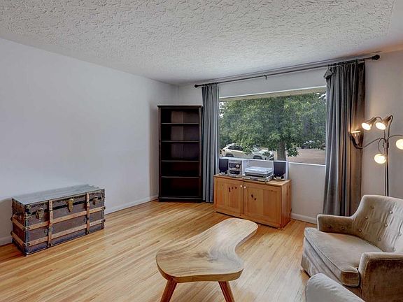4th image of 624 W 38th St SW