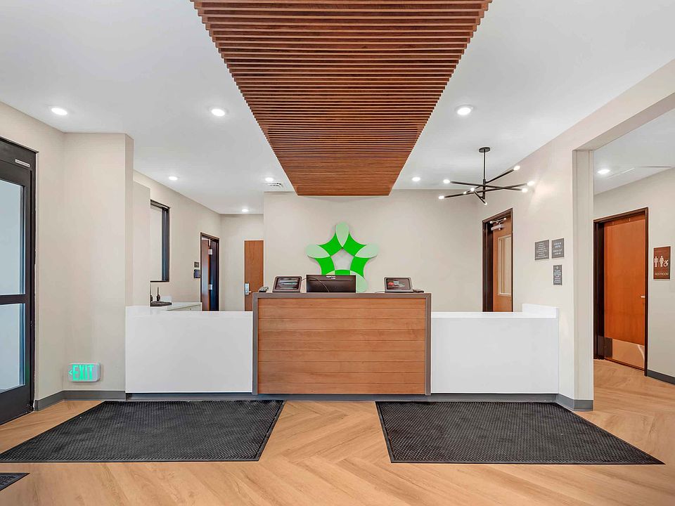 Lobby and Guest Check-in