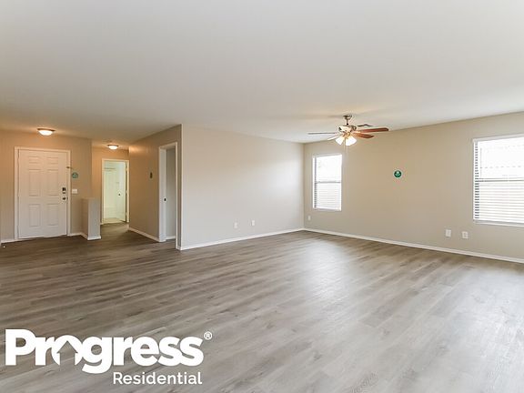 3rd image of 2850 E Augusta Ave