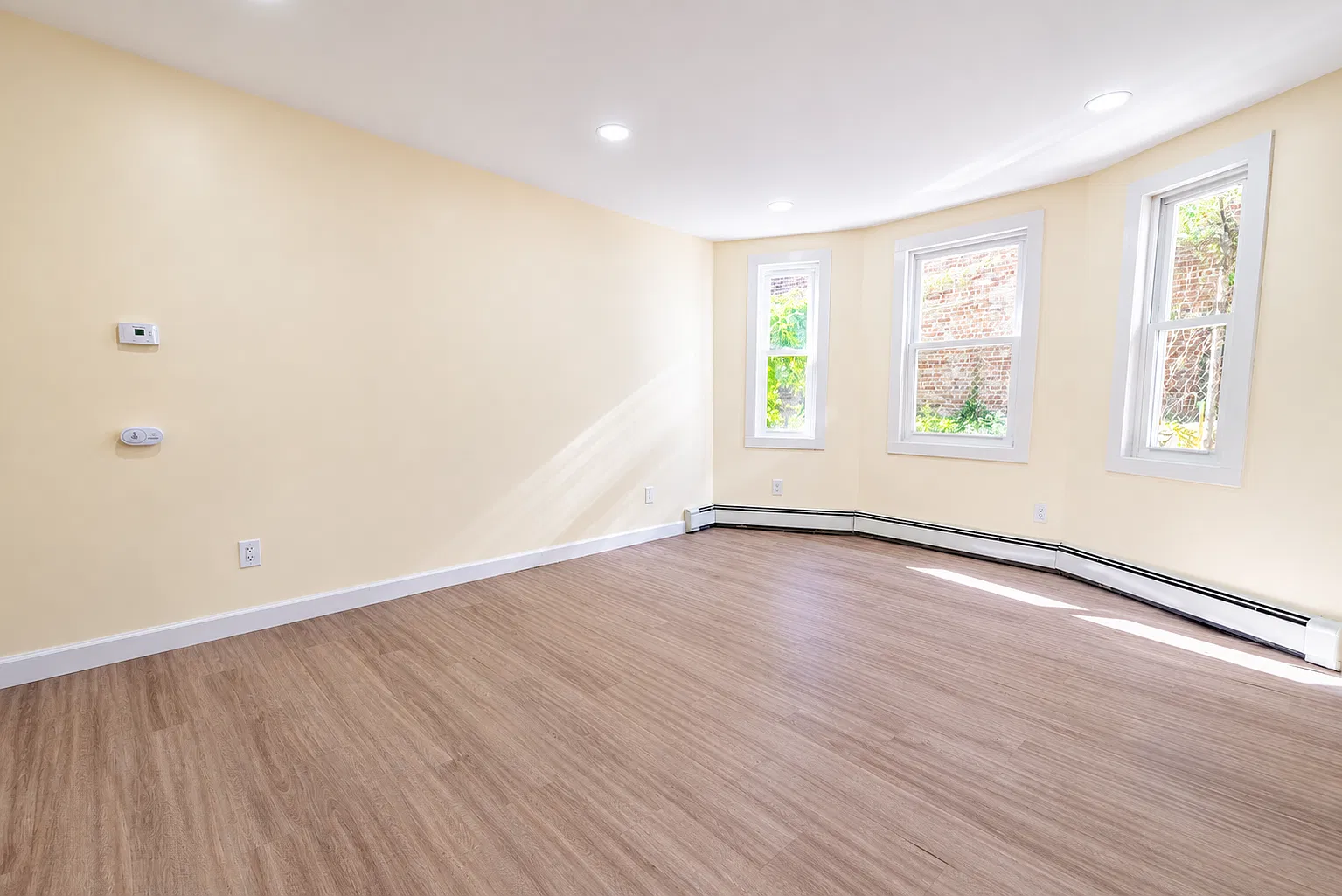 1409 Manhattan Ave — Photo 2