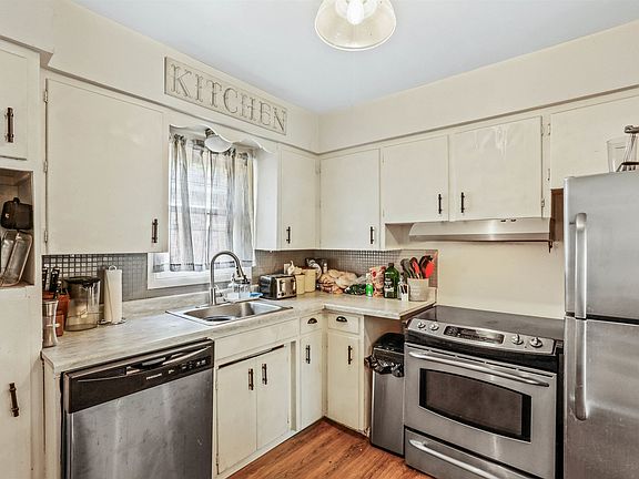 5th image of 2928 W Rockwell Ave