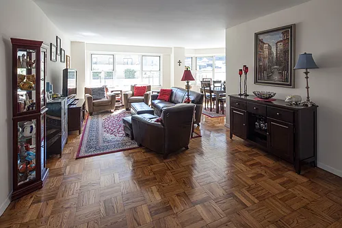 136 E 56th St #14D Photo 1 136 E 56th St #14D Photo 1