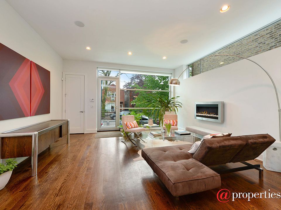 Foyer/Living Room