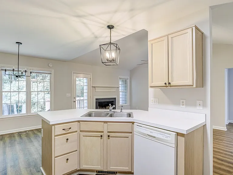 126 Crookham Ct — Photo 14