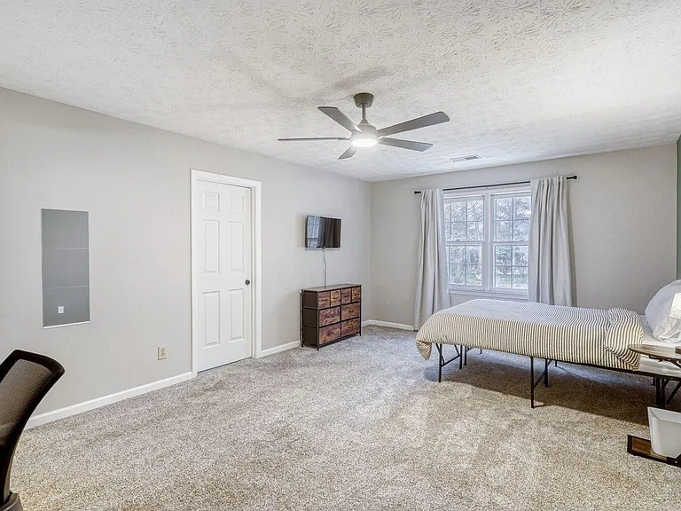 Meadowchase Ct — Photo 3