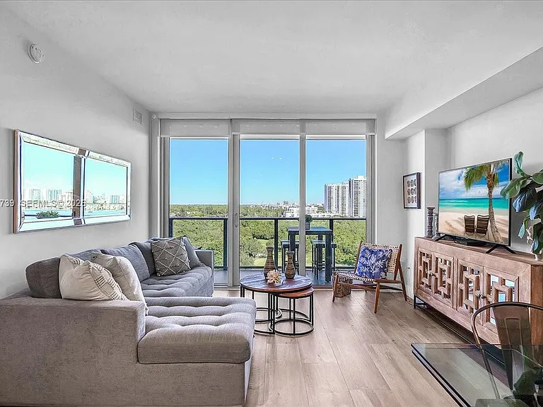 16385 Biscayne Blvd #1104 — Photo 7