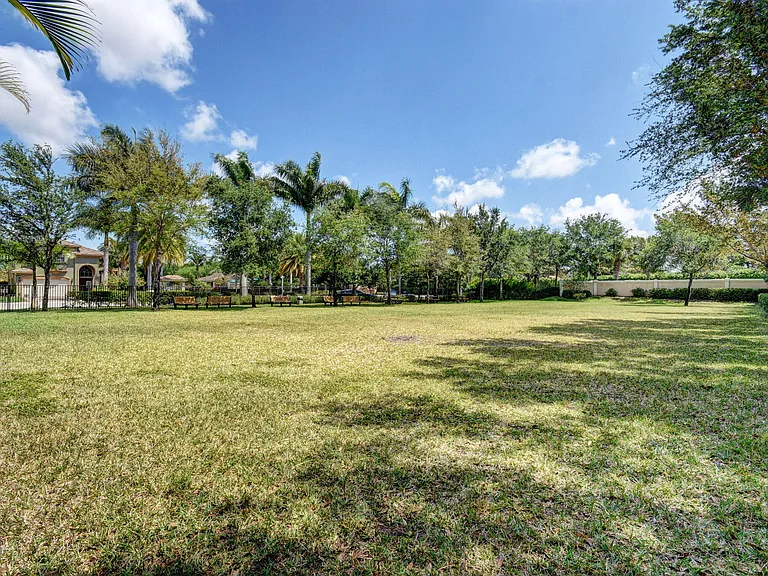 10247 Isle Wynd Ct — Photo 77