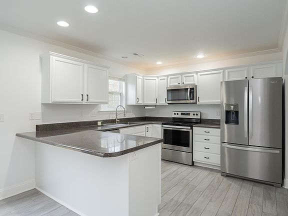 4th image of 272 Finley Hill Ct