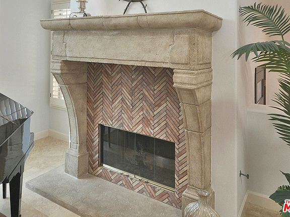 5th image of 2384 Buckingham Ln