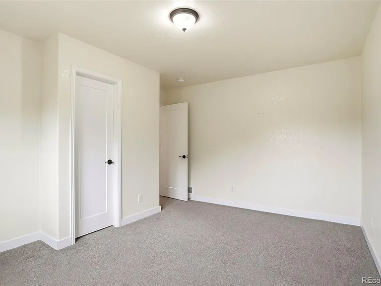 3501 S Ivanhoe St — Photo 28