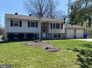 7404 Bee Bee Dr, Rockville, MD 20855