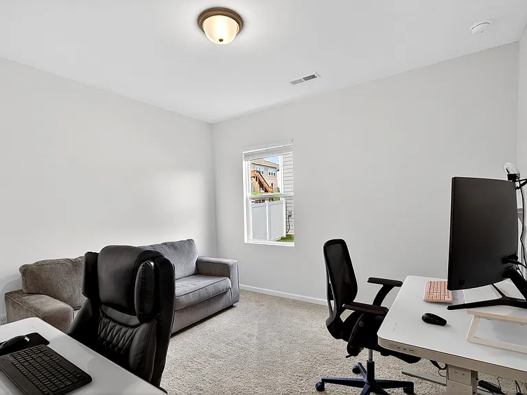 3912 Sadie St — Photo 6
