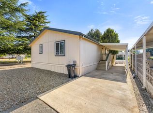 750 Roguelea Ln, Grants Pass, OR 97526