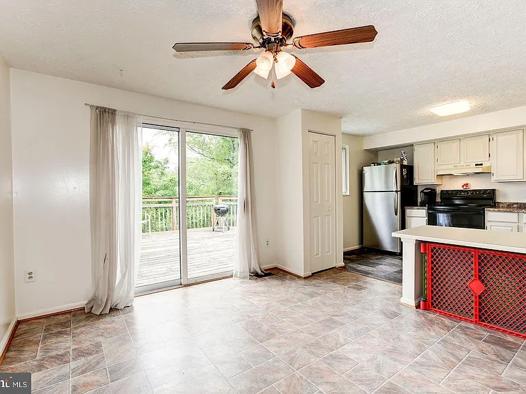 10117 Shelldrake Cir — Photo 4