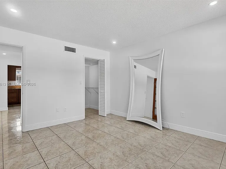1020 94th St #301 — Photo 15