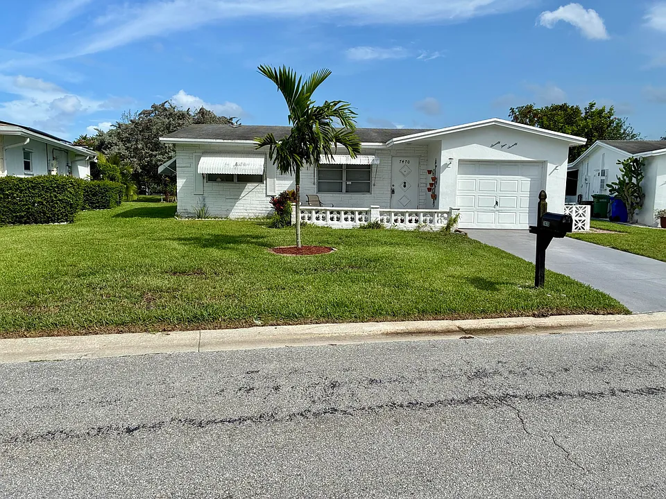7470 NW 7th Pl
