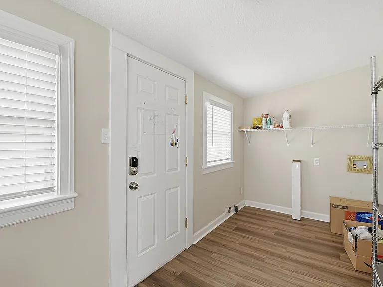 509 Murray Dr — Photo 26
