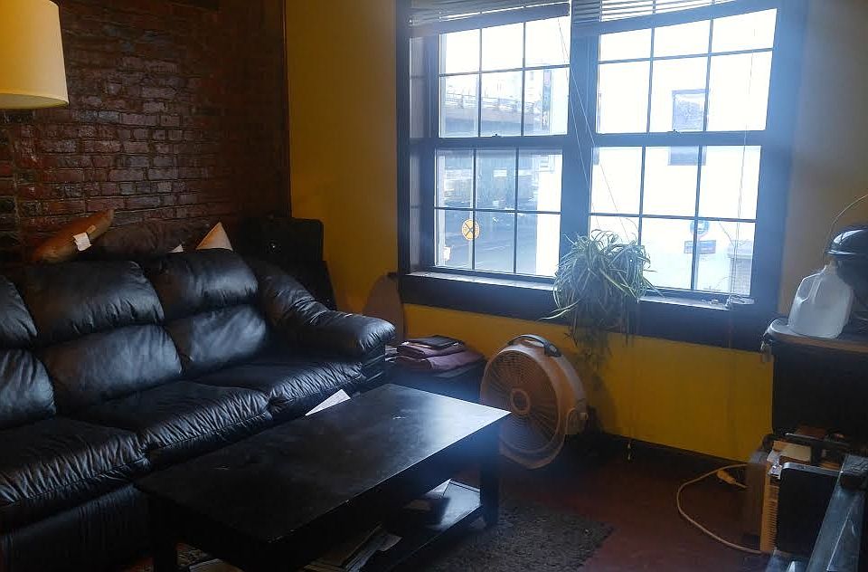 2nd image of 344 39th St
