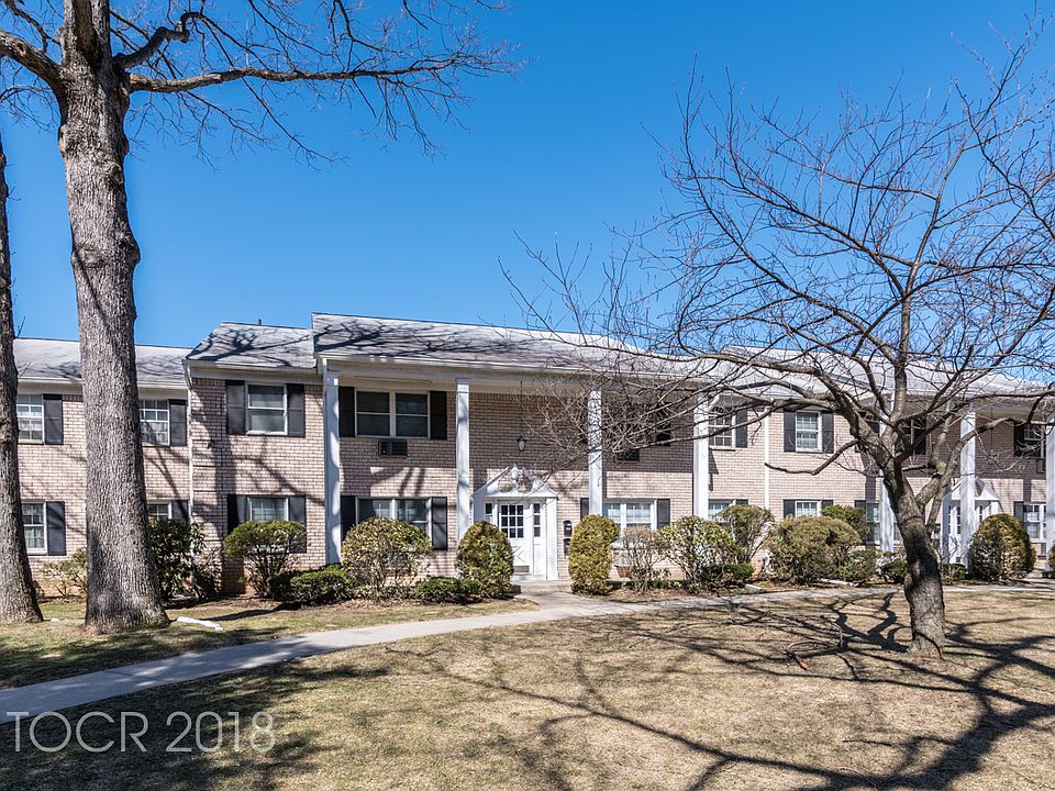 1st image of 262 Parkside Dr