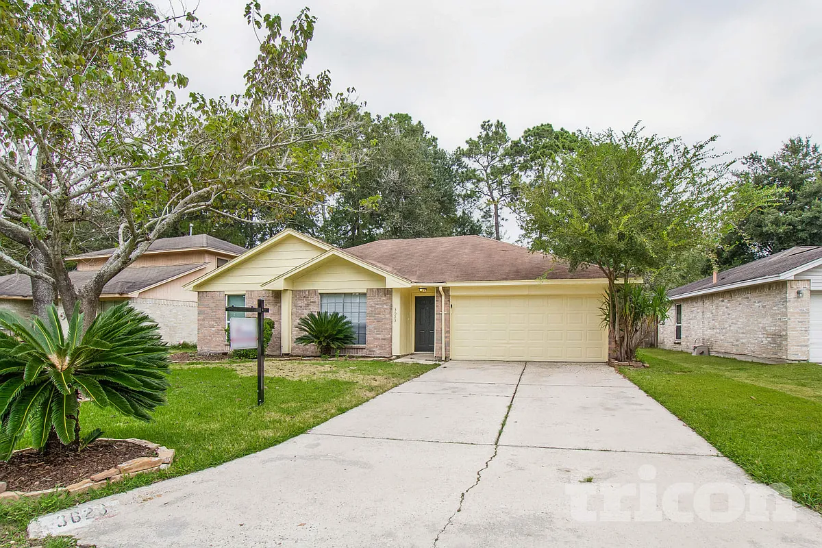 Photo 1 of 17 - 3623 Village Grove Dr - Humble, TX Primary Photo - 3623 Village Grove Dr