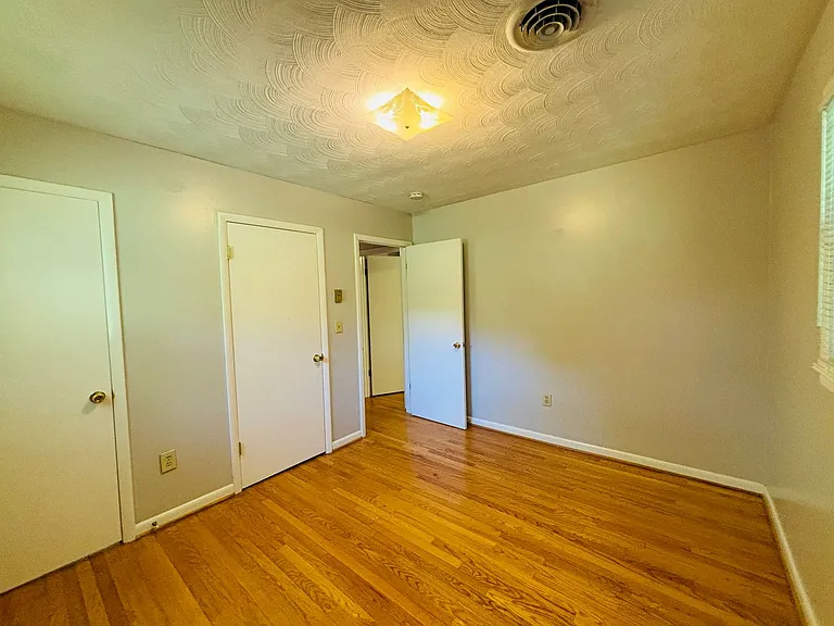 1105 Robin Rd — Photo 8