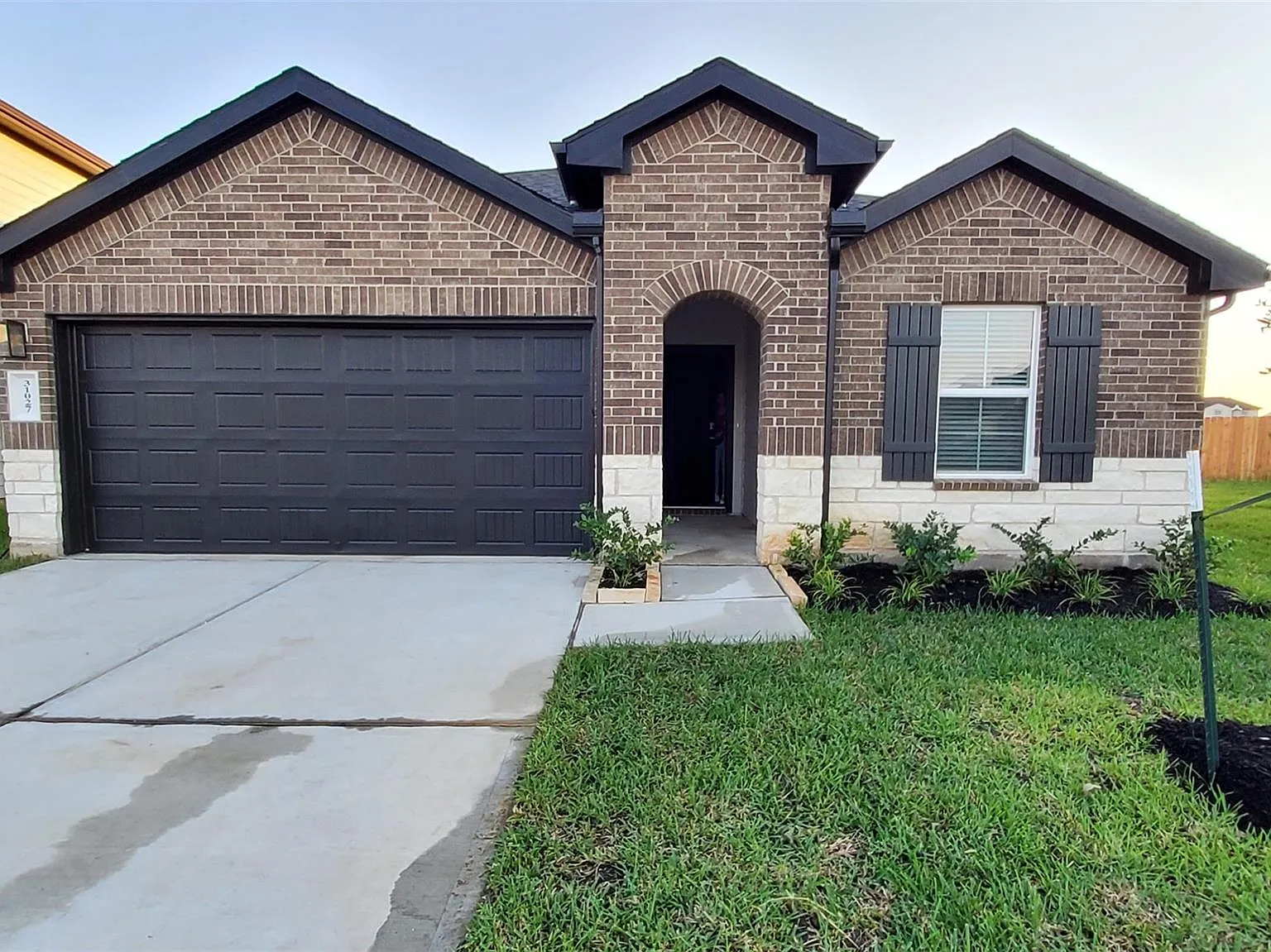 4 bed, 2.5 bath, 1861 sqft, $2,299 — Photo 2