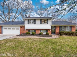 3055 Moraine Dr, Brighton, MI