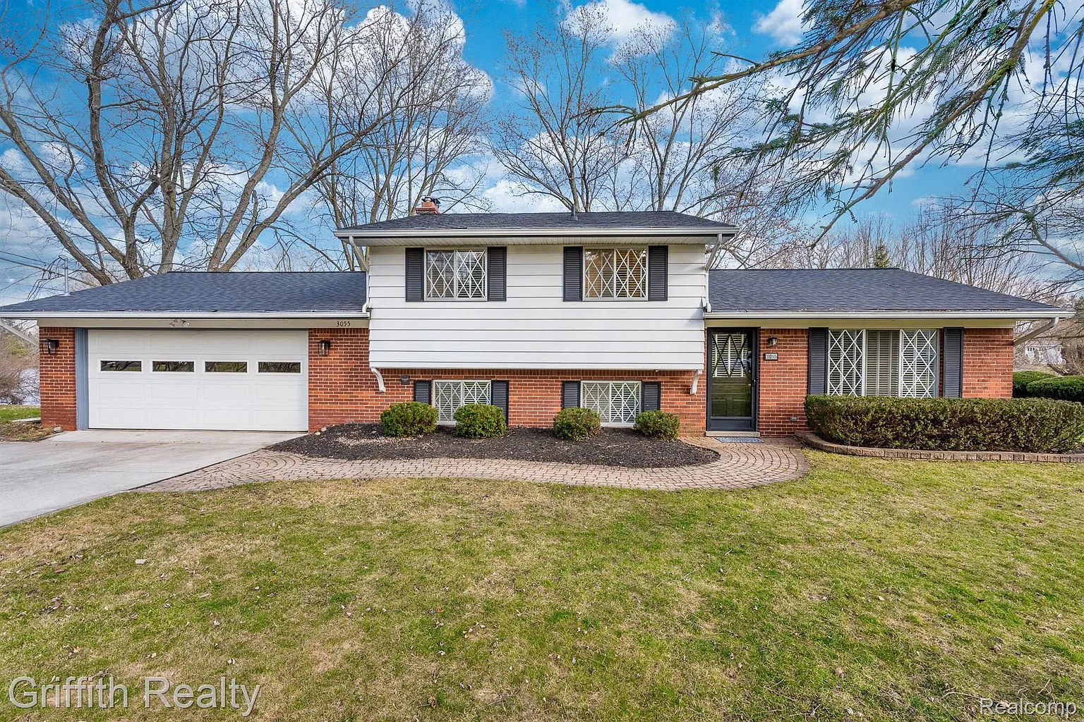 3055 Moraine Dr photo 1