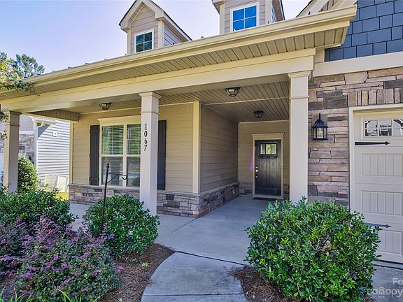 3rd image of 1067 Waterlily Dr