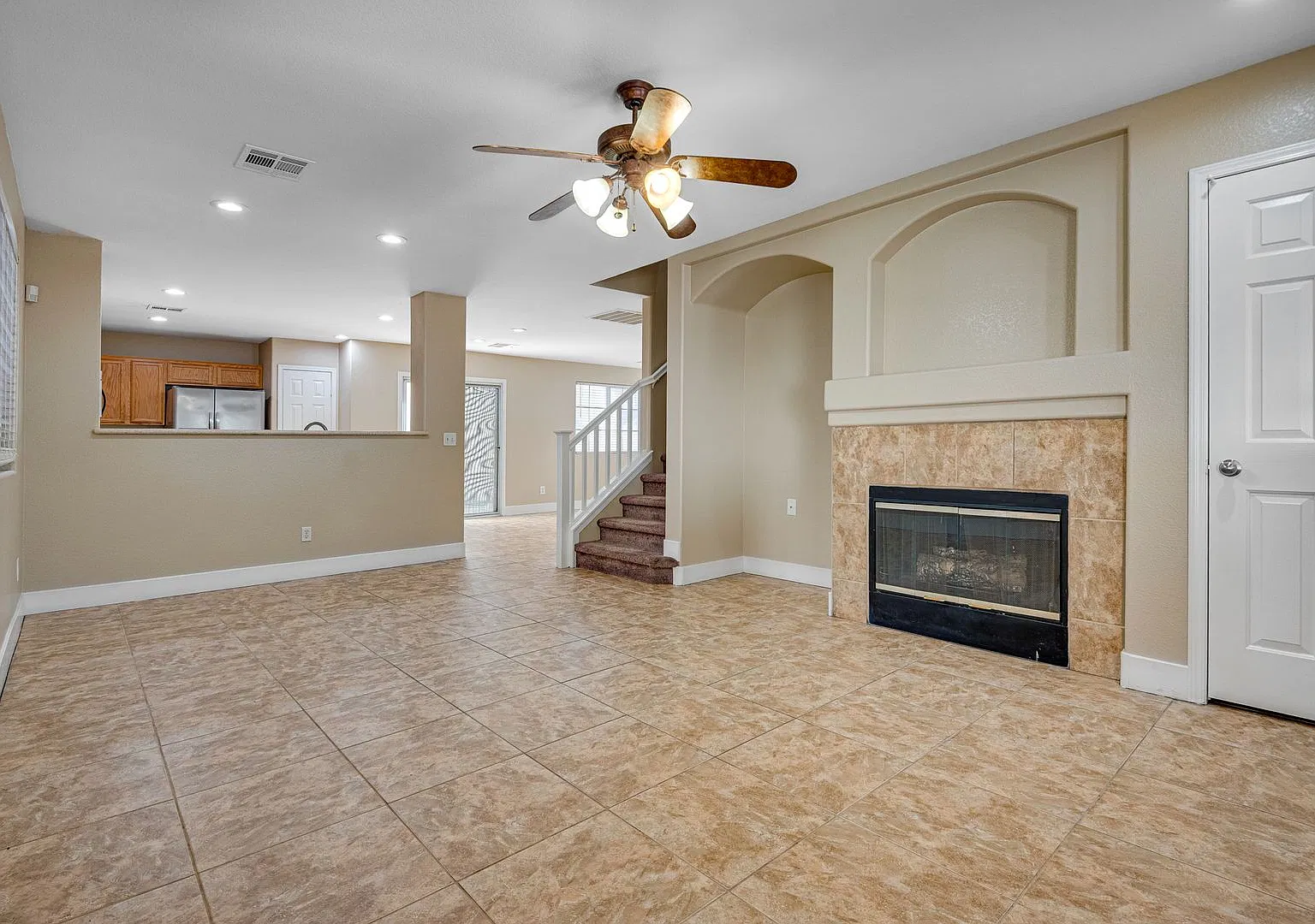 Two-Story Home with Fireplace and Private Outdoor Space in Silverado Ranch — Photo 2