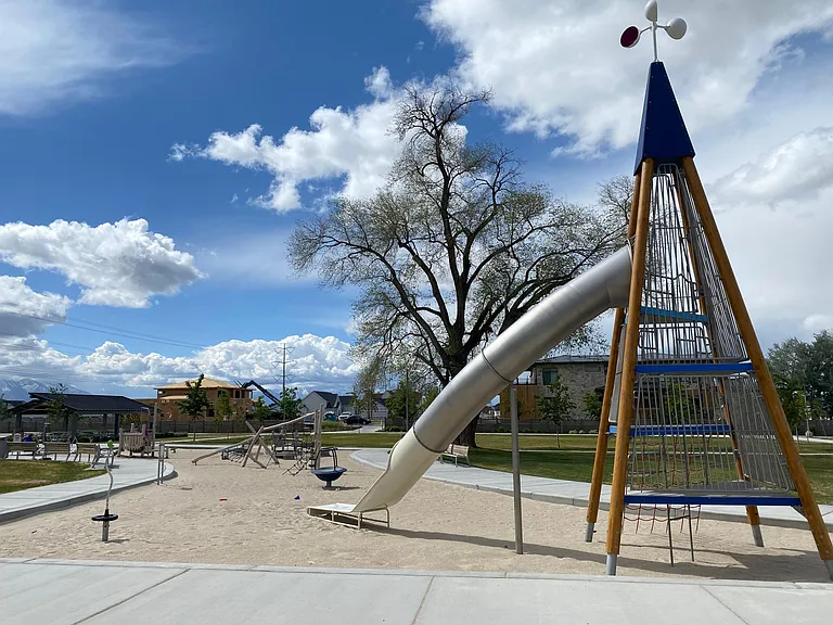 407 N 360 W — Photo 11
