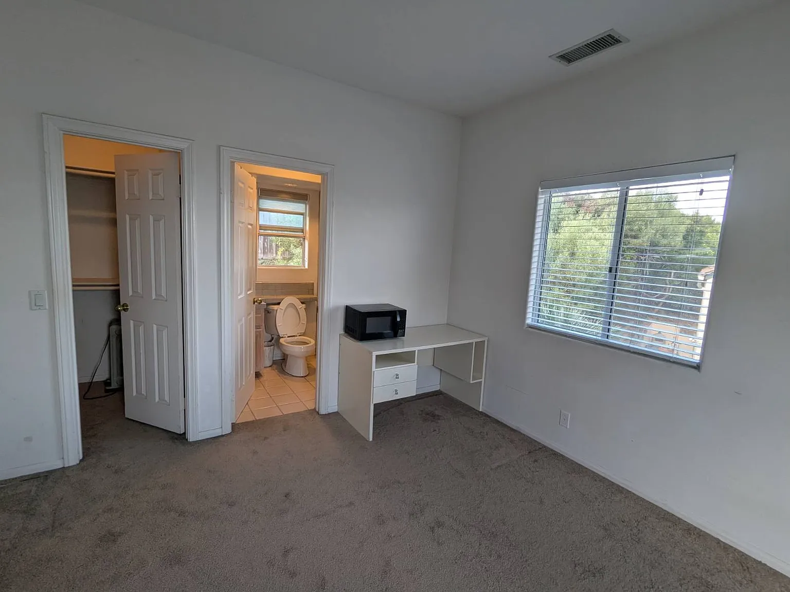 2381 Almeria Ct — Photo 4