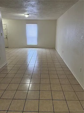3 bed, 1.5 bath, 1292 sqft, $1,600 — Photo 4