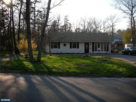 2nd image of 104 Oregon Trl