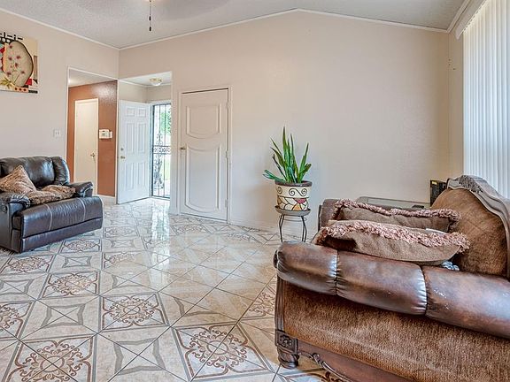 3rd image of 4541 Las Haciendas Dr
