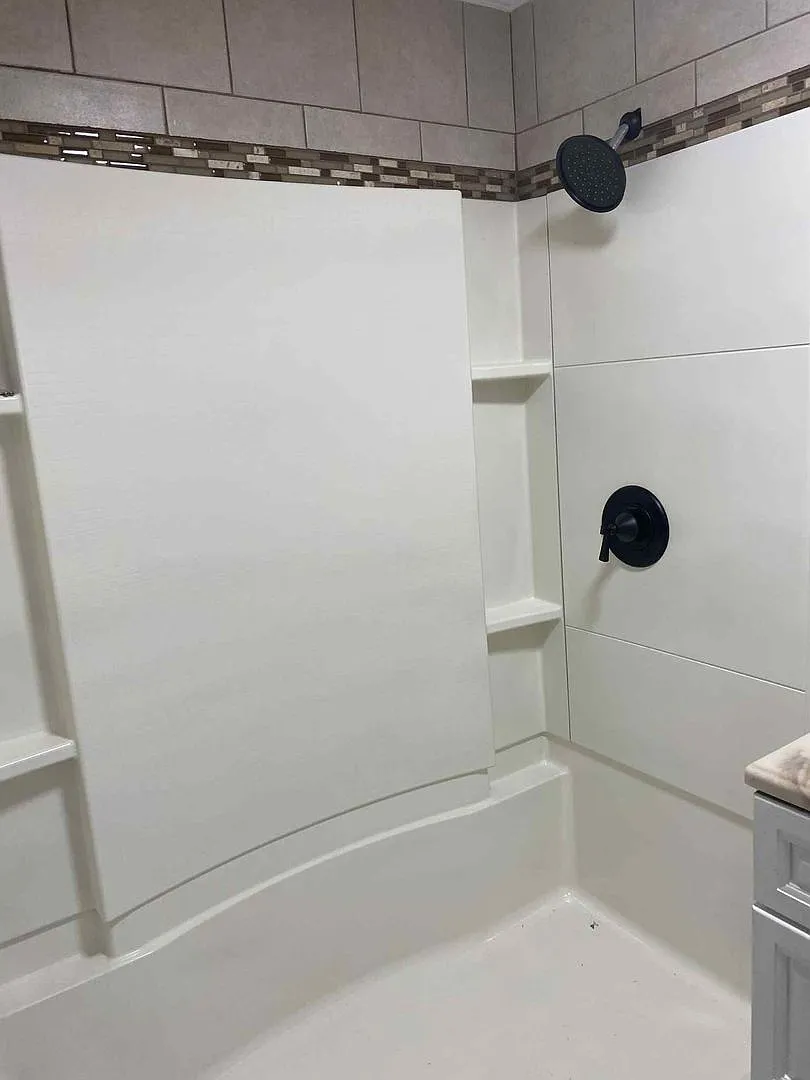 Newly Updated Spacious 4 bedroom 1 bathroom house for rent in Glassport! — Photo 2