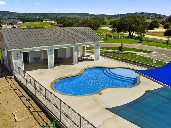 121 Village View Dr, Kingsland, TX 78639