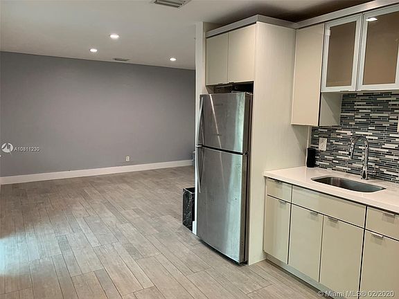 3rd image of 900 NE 7th St #1-2
