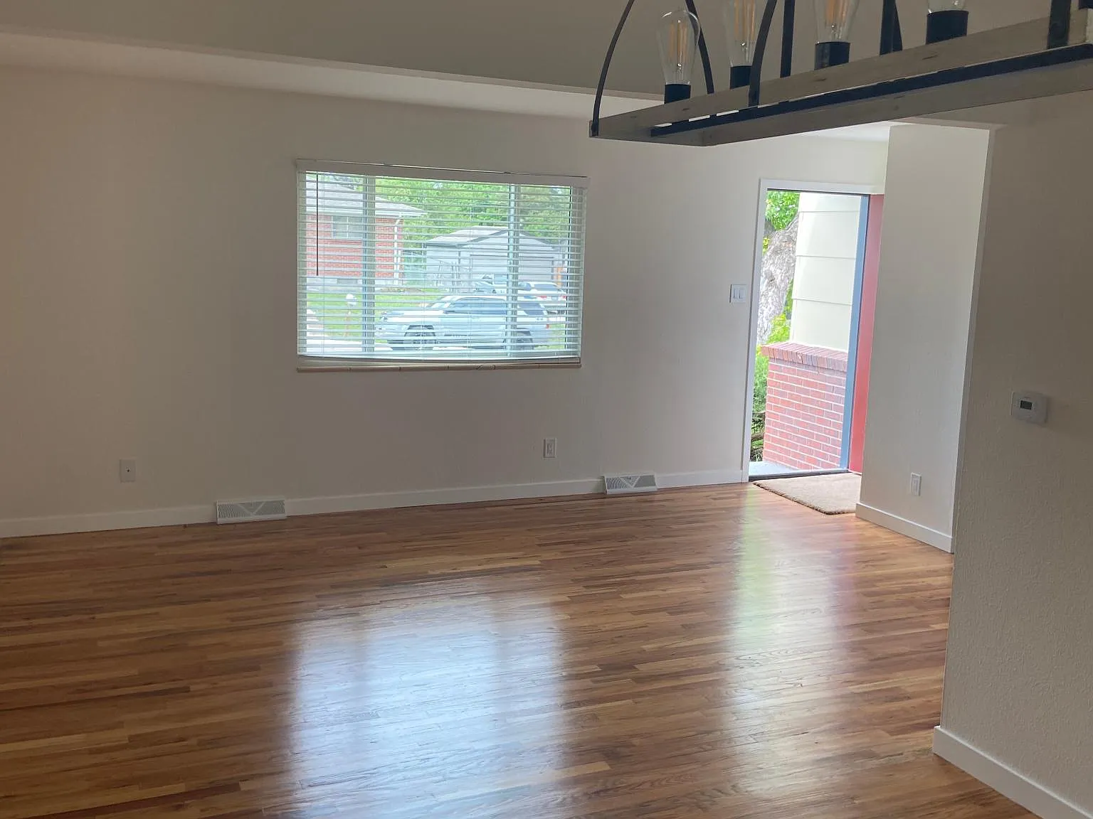 3 bed, 1300 sqft, $2,560 — Photo 4