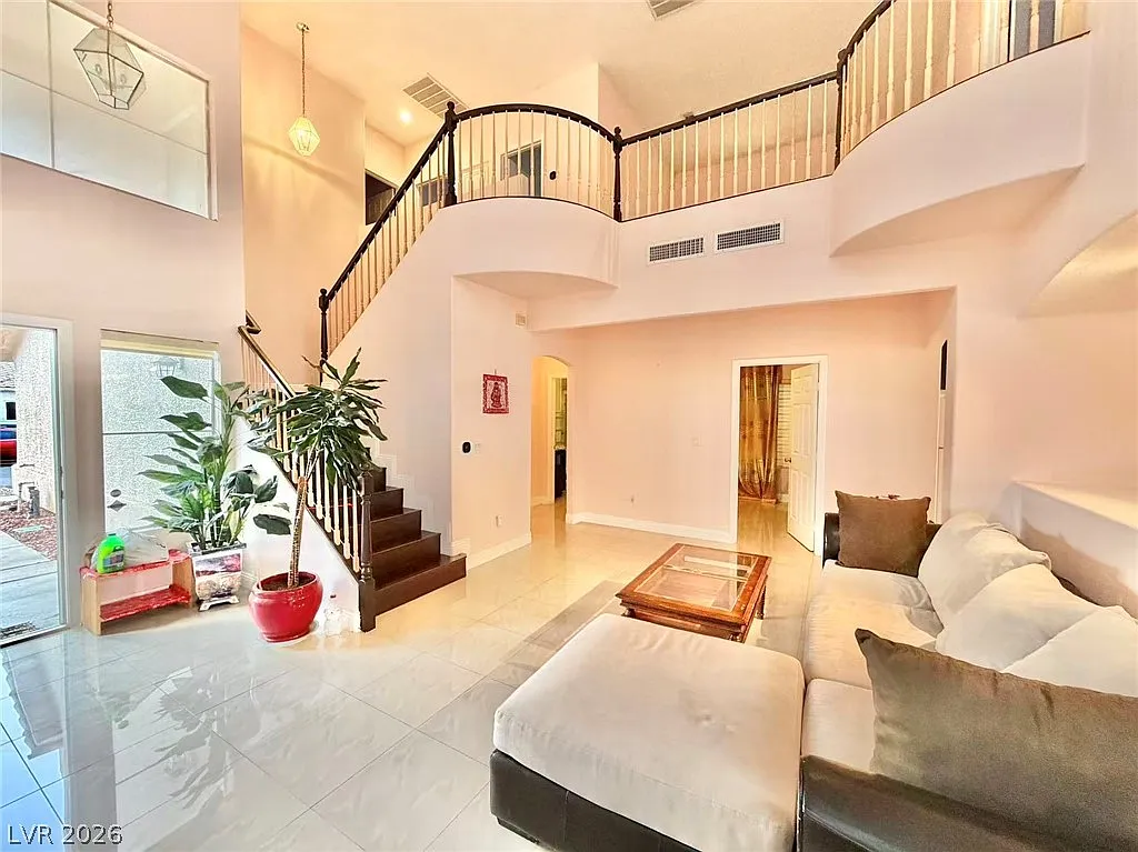 3 bed, 3.0 bath, 1916 sqft, $2,150 — Photo 3