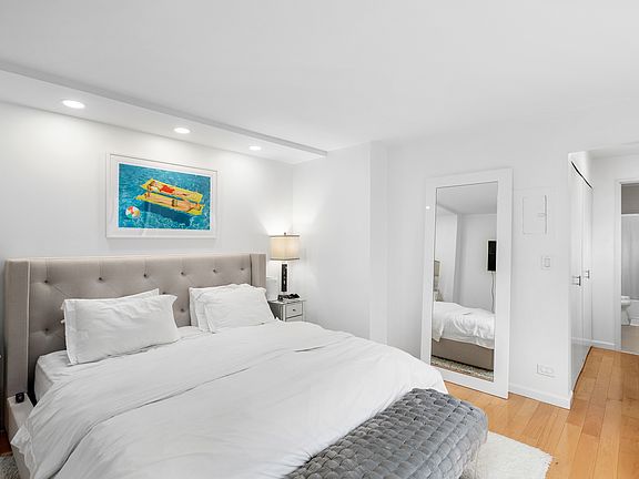 3rd image of 303 Greenwich St #5H