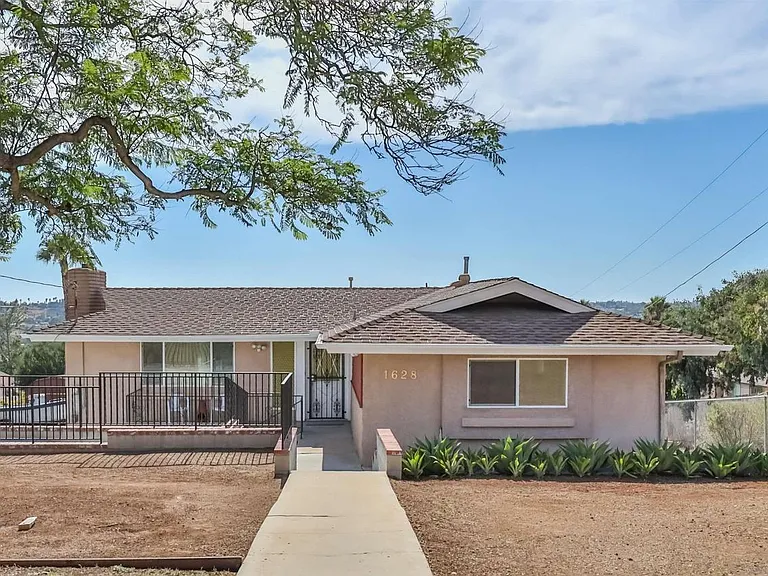 1628 Helix St — Photo 24