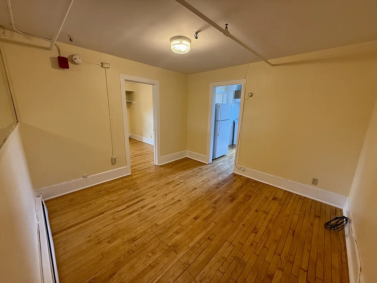 Building Photo - 203 College St