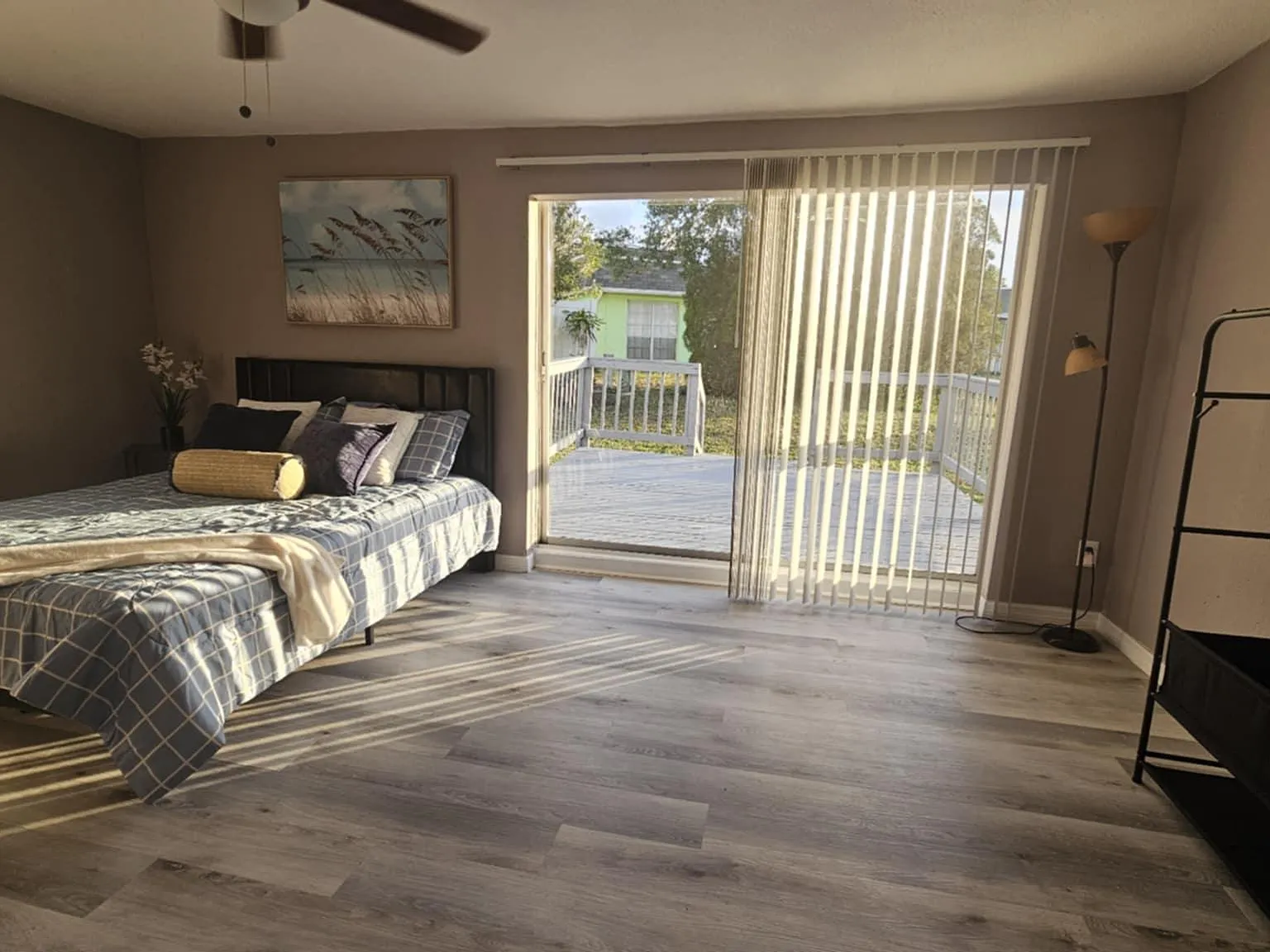 4 bed, 2.0 bath, 1724 sqft, $957 — Photo 2