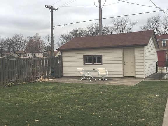 5th image of 758 Newcastle Ave