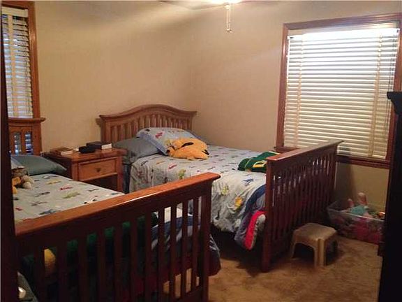 5th image of 302 Landsaw Dr