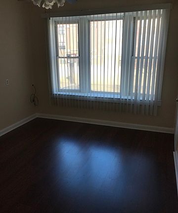 5th image of 1726 N California Ave #2